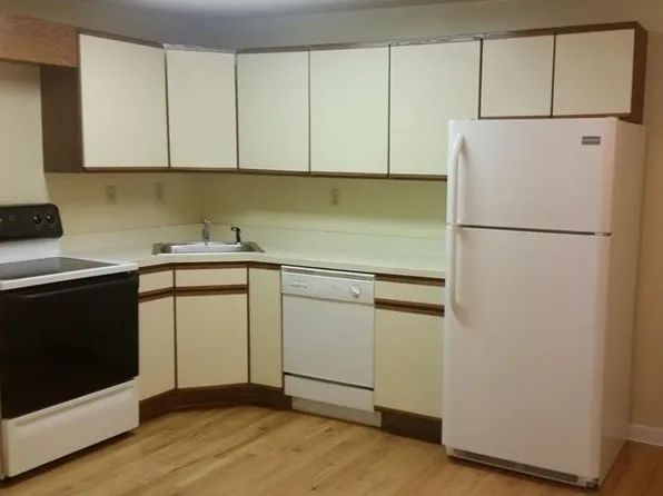 102 Oakwood Ave #B, West Hartford, CT 06119