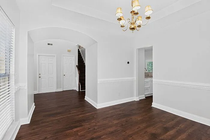 4 bed, 2.5 bath, 1976 sqft, $2,250 — Photo 4
