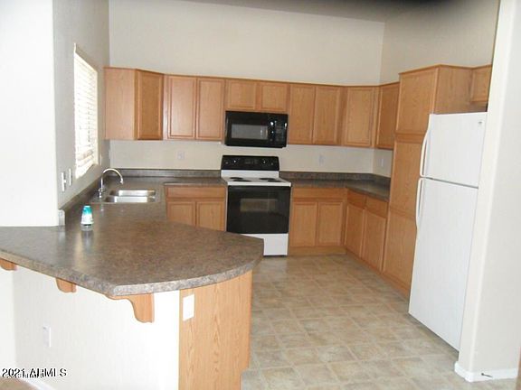 4th image of 8053 W Waltann Ln