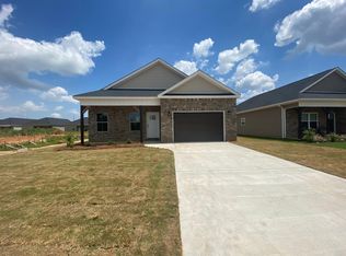 229 Beau Claire Cir, Byron, GA 31008