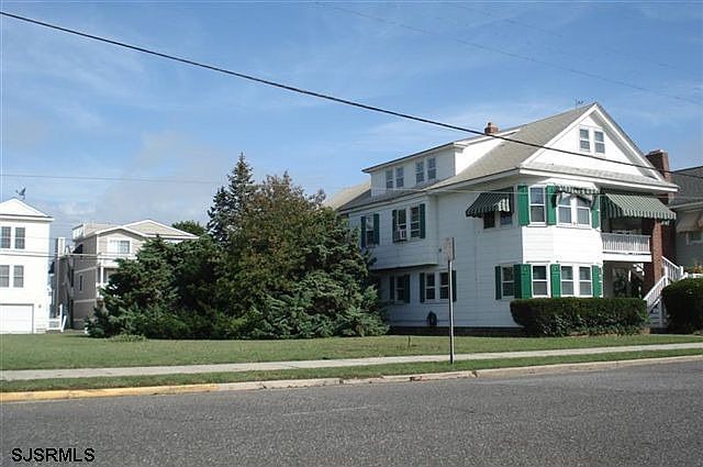 2nd image of 1932 Wesley Ave