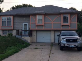 213 SW Sunset Dr, Lees Summit, MO 64081