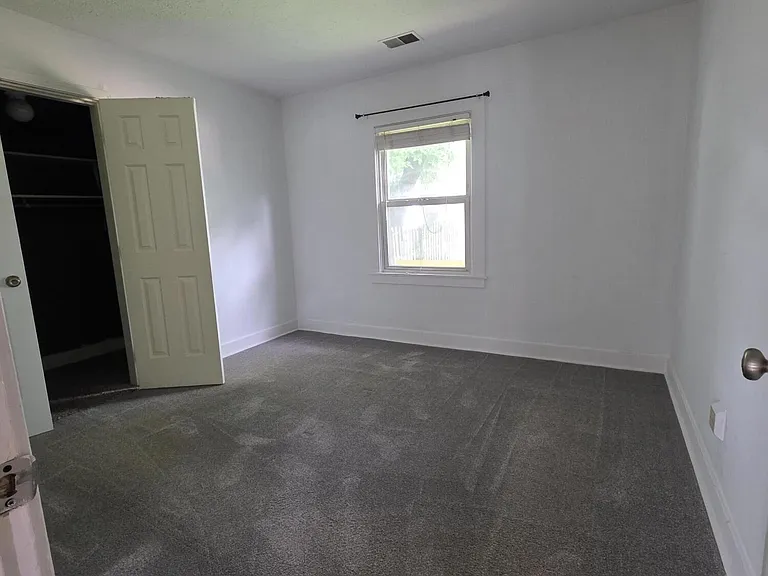 11907 Locust Rd — Photo 8