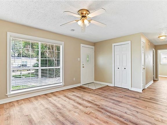 4th image of 105 Carmen Dr