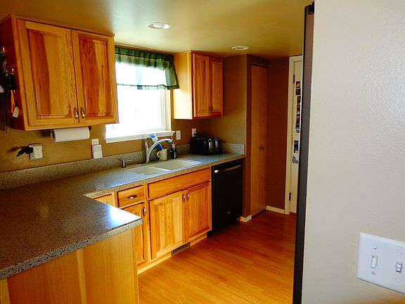 4th image of 2868 El Camino Way
