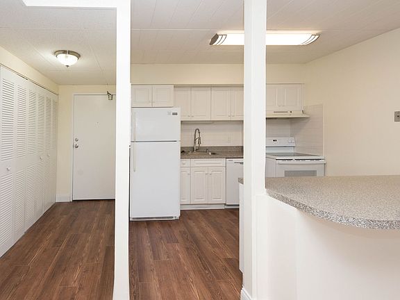 2nd image of 2405 Whitney Ave #707