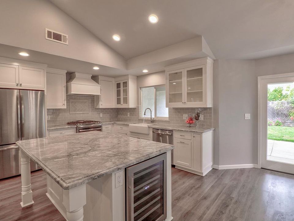 1st image of 749 Teakwood Dr