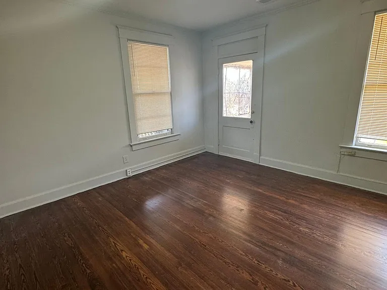 190 S Barksdale St — Photo 12