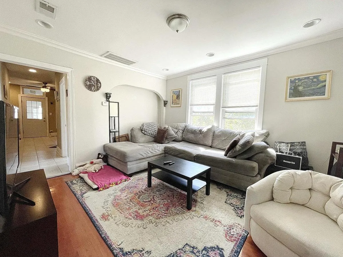 2 bed, 1.0 bath, 1000 sqft, $1,600 — Photo 3