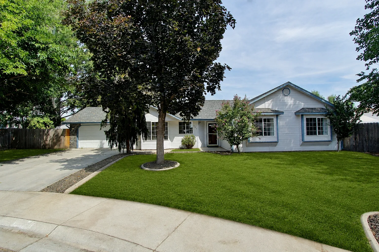 3 bed, 1438 sqft, $2,150 — Photo 1