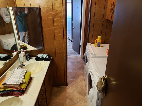 Main bathroom cabinets and sinks