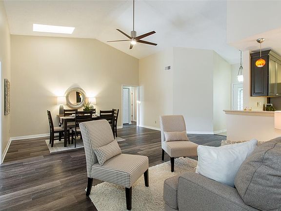 4th image of 515 Padua Cir NE