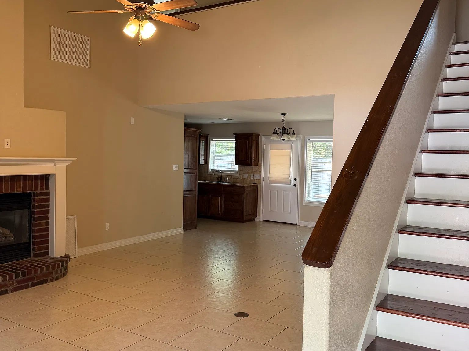 3 bed, 1665 sqft, $1,900 — Photo 4