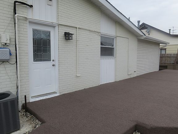4th image of 2647 Beulah Ave