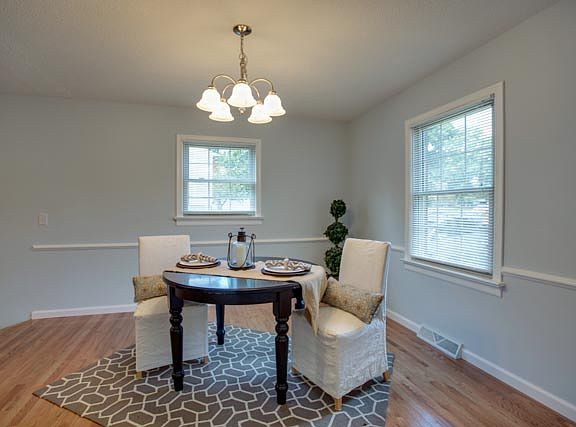 5th image of 125 Southampton Dr