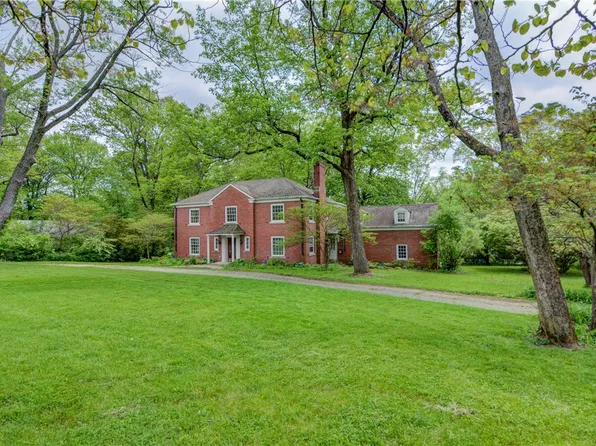 4 Montgomery Pl, Decatur, IL 62522