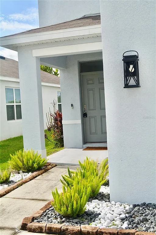 4 bed, 2.5 bath, 2260 sqft, $2,449 — Photo 2