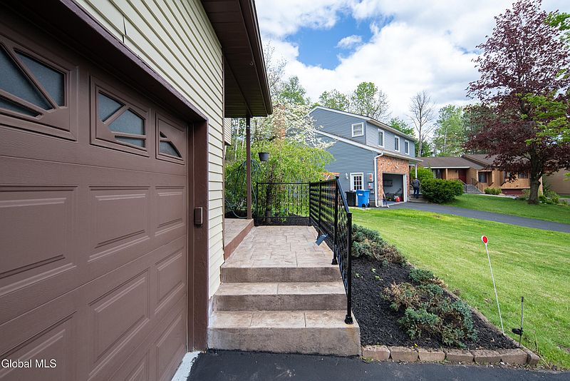 4th image of 51 Aspen Circle