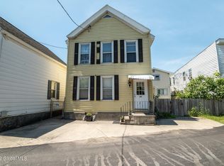 22 1st Ave, Waterford, NY 12188