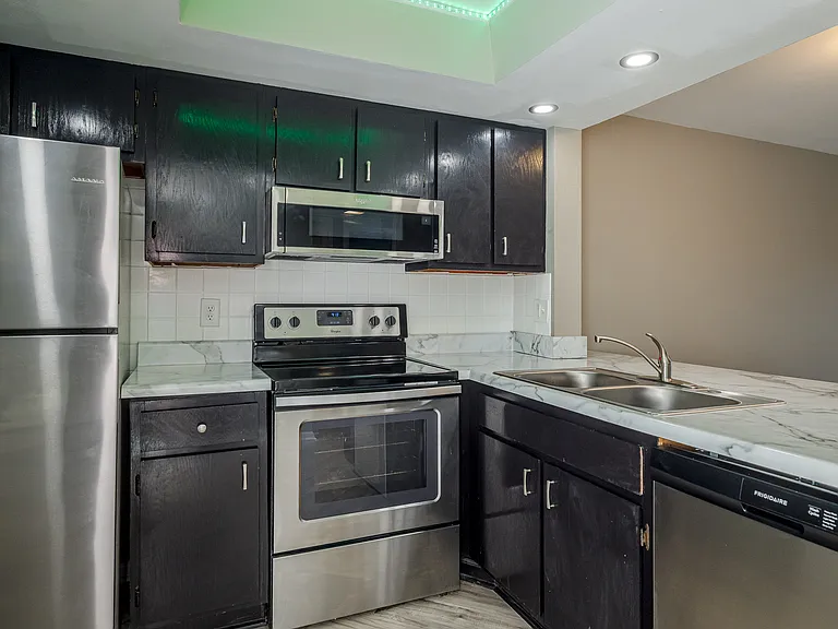1208 Windsong Cir — Photo 6