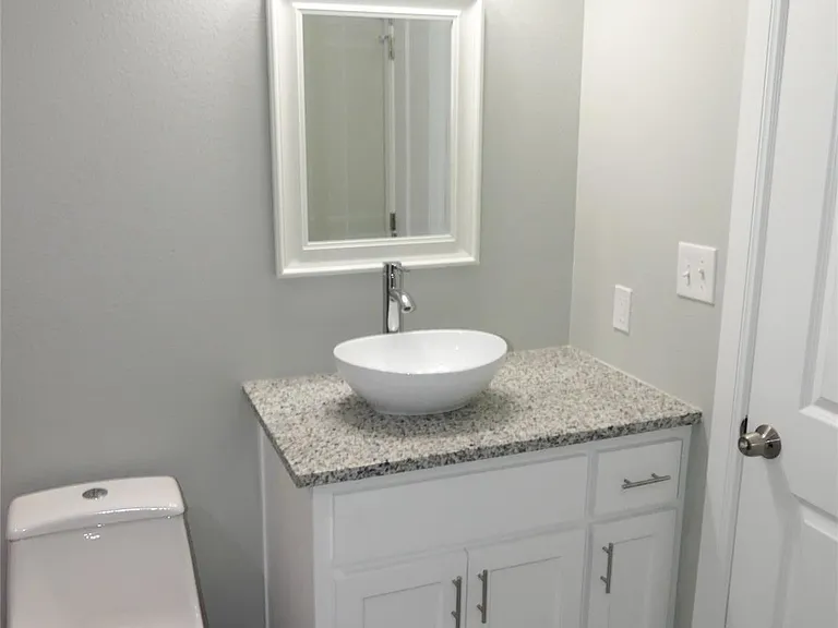 608 E College St #608 — Photo 13