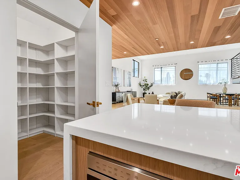611 Broadway St — Photo 22