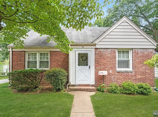 96 Brookside Ave, Cresskill, NJ 07626
