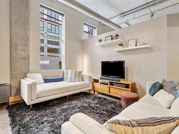 4th image of 918 3rd St N #105