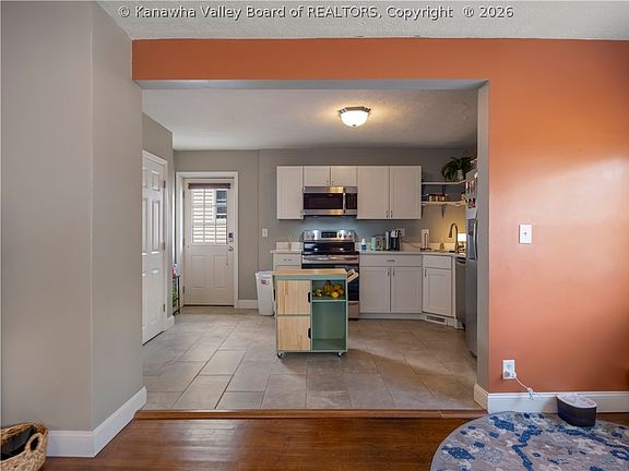 5th image of 929 Meadow Dr