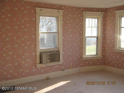 4th image of 122 W School St
