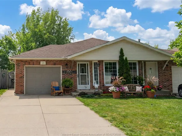 21 Briarwood Ave, Leamington, ON N8H 5G2