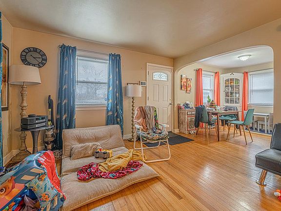 3rd image of 2704 W 90th Pl