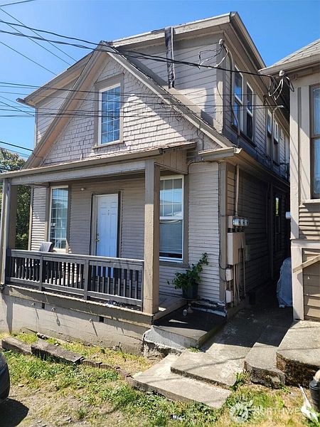 2nd image of 1637 CENTER Street