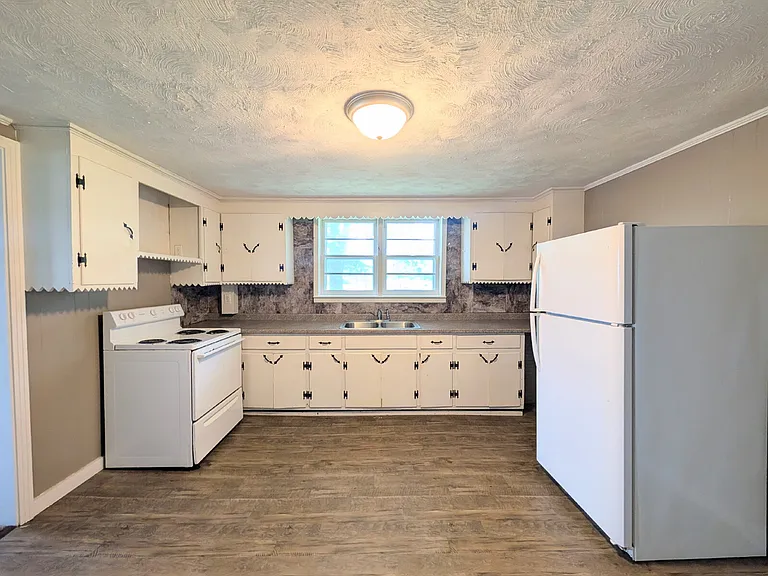 621 Main St — Photo 4