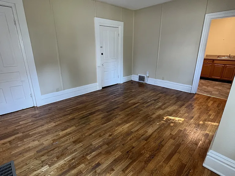 906 Linden Grove Ave #904 — Photo 2