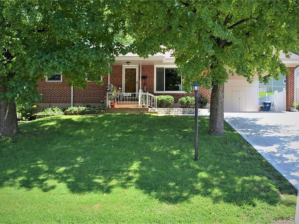 Well maintained 4 sided brick home with a brand new driveway!