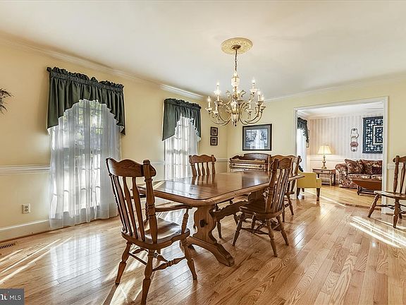 4th image of 202 Canterwood Ct