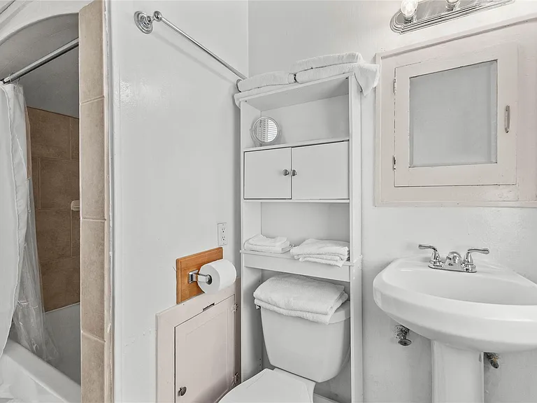 2511 Whitney St #B — Photo 1