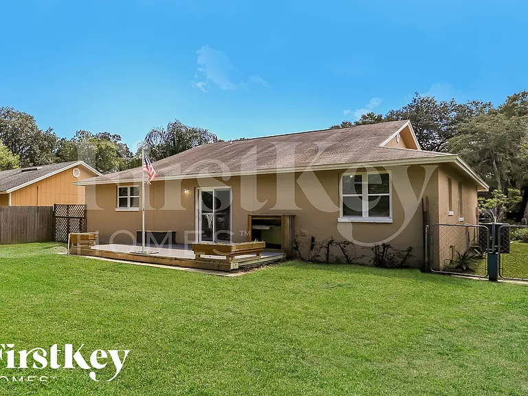 1047 Cove Landing Dr — Photo 18