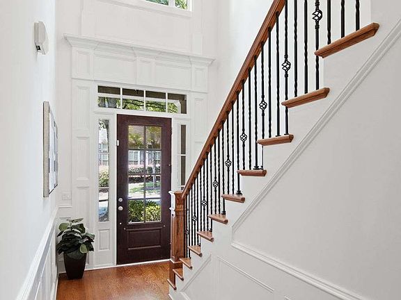 3rd image of 3061 Stone Gate Dr NE
