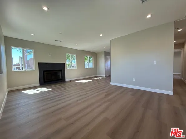 6403 Gentry Ave, North Hollywood, CA 91606