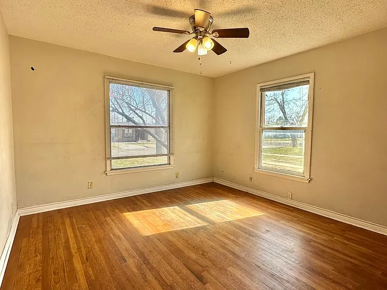 1521 Kenwood Dr — Photo 8