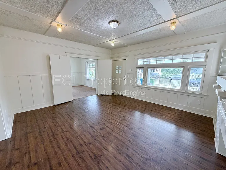 860 W 56th St — Photo 13