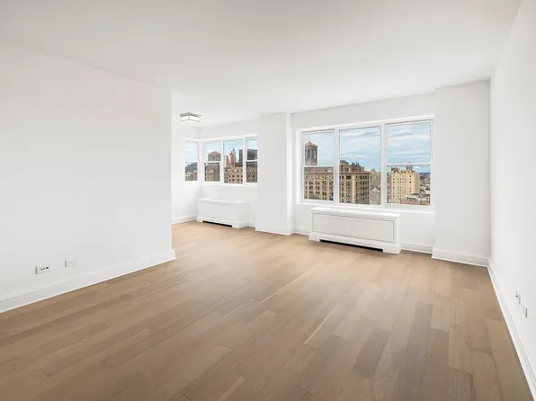 2 5th Ave APT 17H, New York, NY 10011