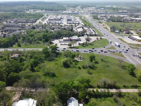 1804 Chestnut St, Bastrop, TX 78602