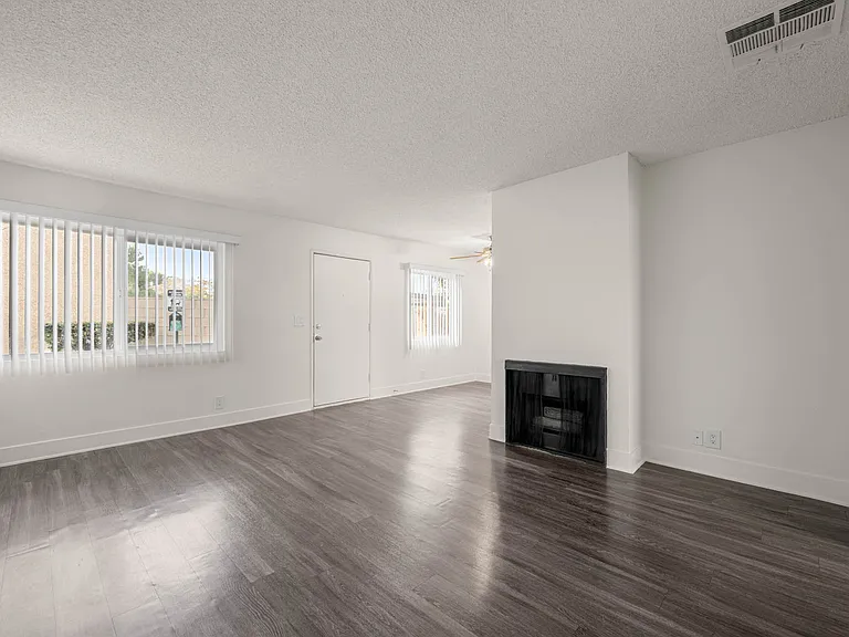 Parkwood Apartments — Photo 11