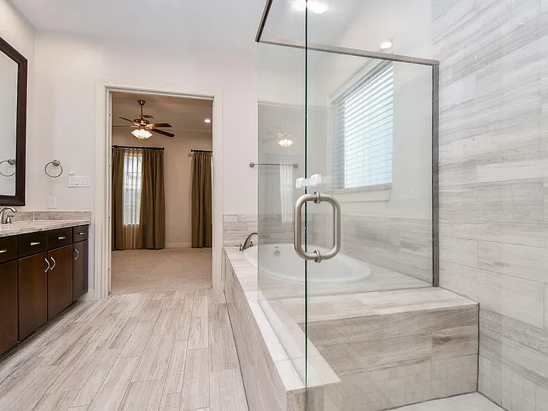 709 Delano St — Photo 29