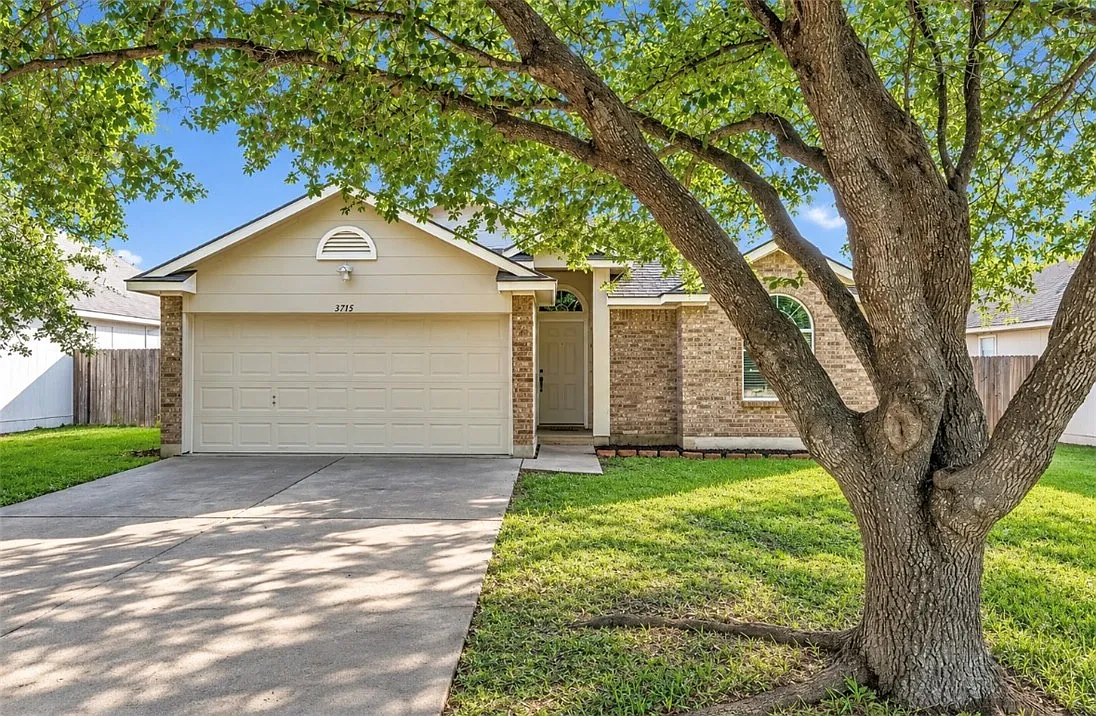 3 bed, 1025 sqft, $1,845 — Photo 1