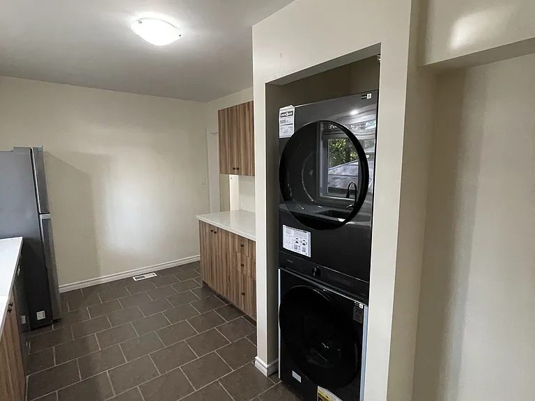 37 E Rutherford Dr #MAIN FLOOR — Photo 8