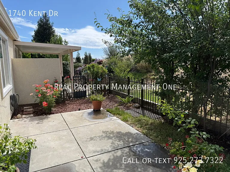 1740 Kent Dr — Photo 15